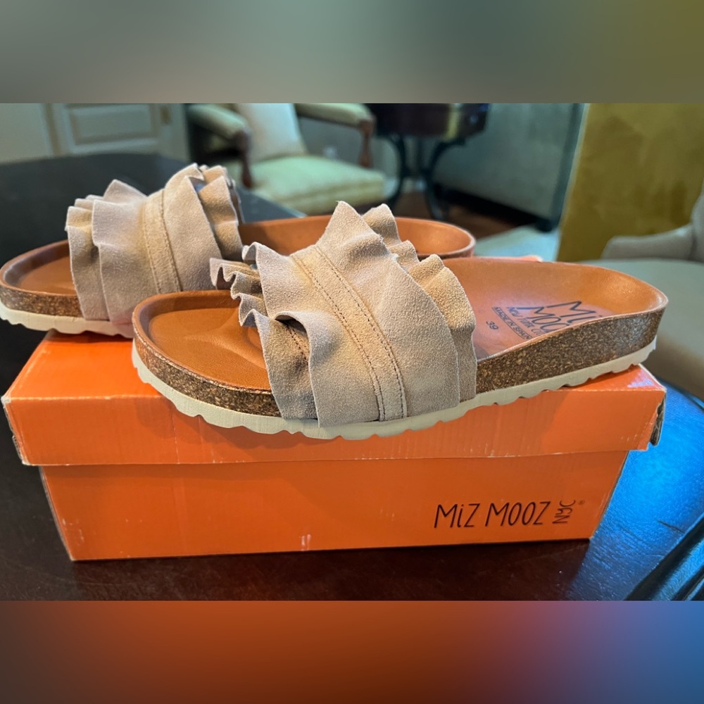 Miz Mooz sandal. Size 39. Tan
